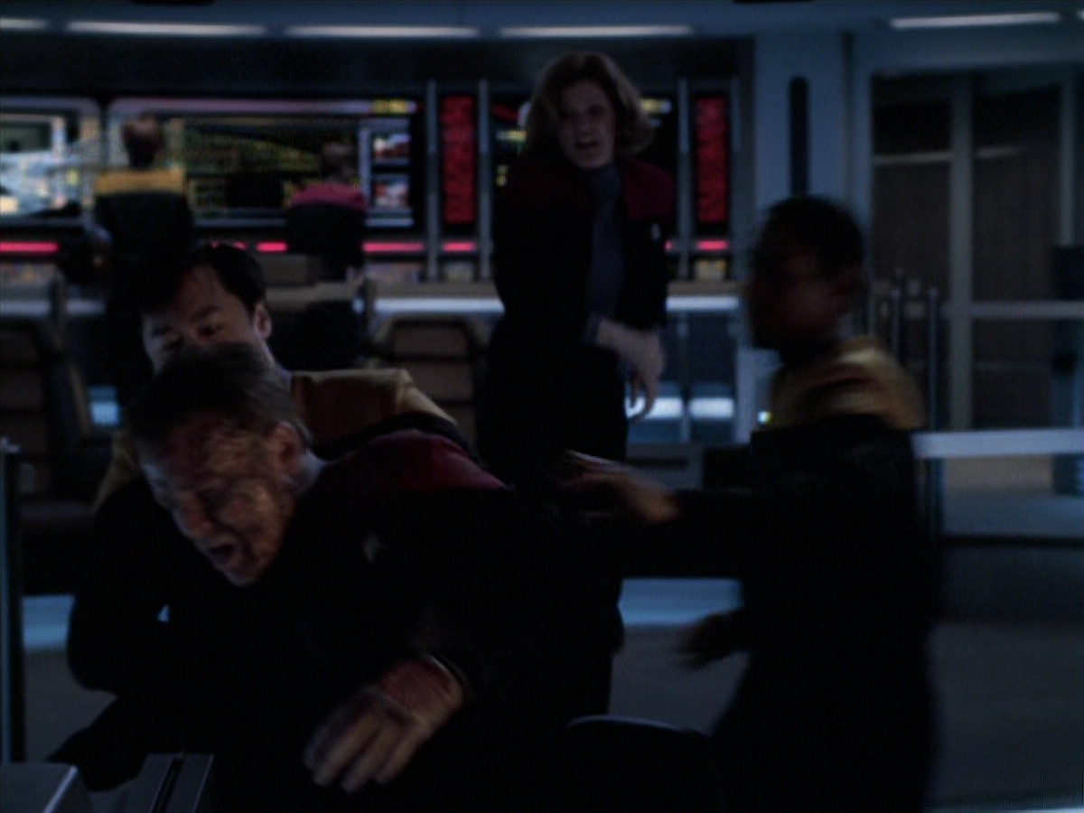 extant_StarTrek_VOY_6x25-TheHauntingOfDeckTwelve_01823.jpg