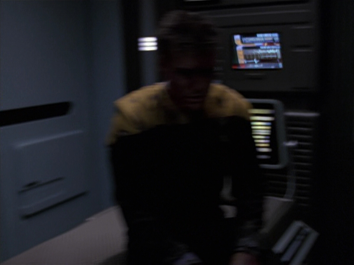 extant_StarTrek_VOY_6x25-TheHauntingOfDeckTwelve_01830.jpg