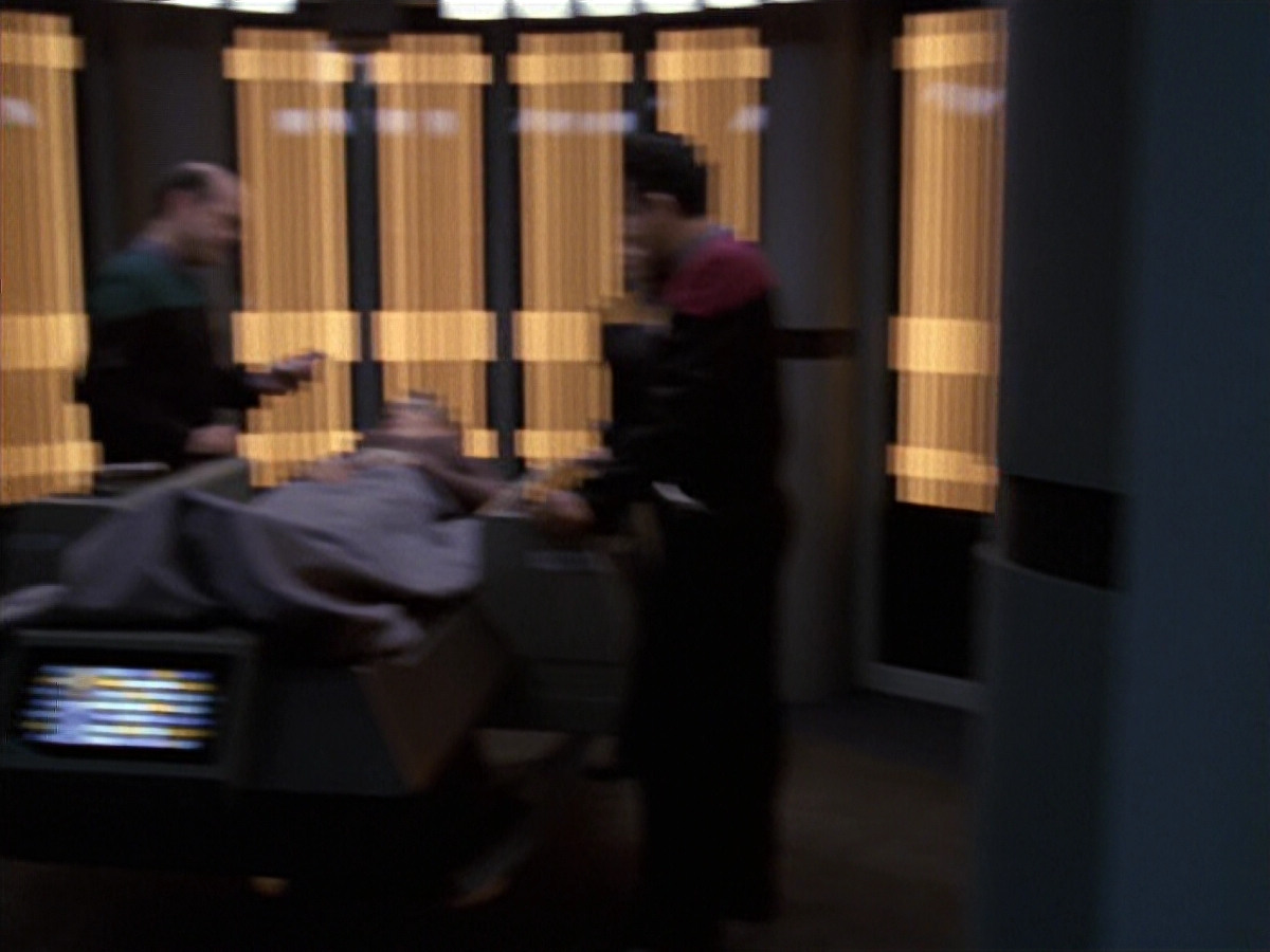 extant_StarTrek_VOY_6x25-TheHauntingOfDeckTwelve_01832.jpg