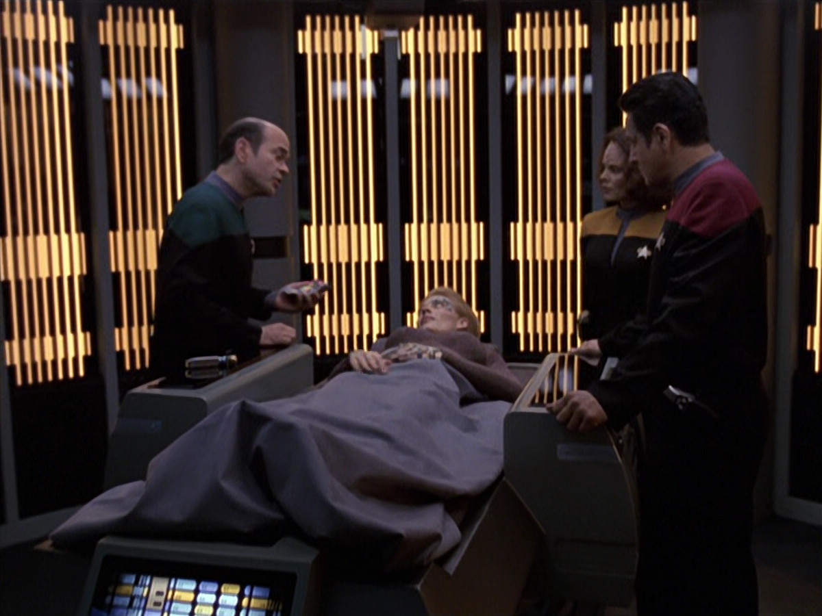 extant_StarTrek_VOY_6x25-TheHauntingOfDeckTwelve_01834.jpg