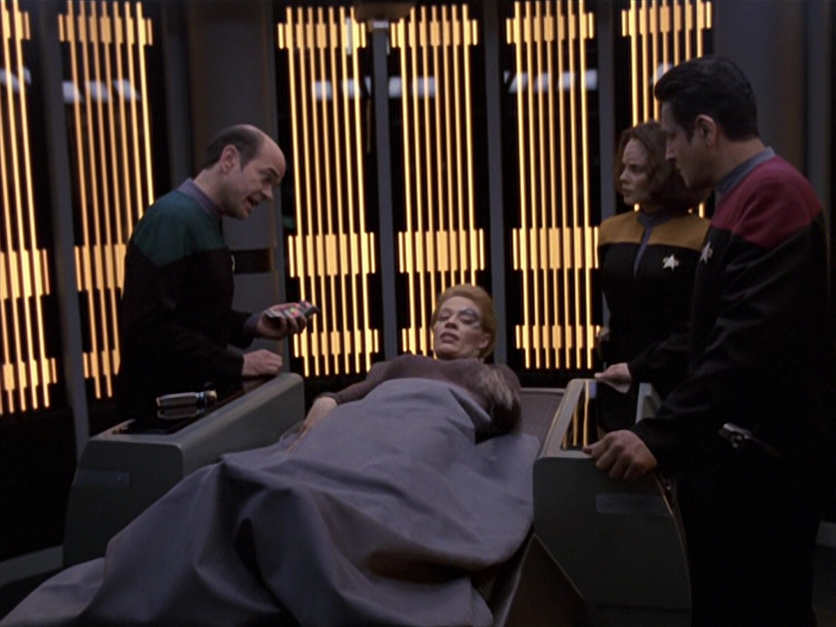 extant_StarTrek_VOY_6x25-TheHauntingOfDeckTwelve_01835.jpg