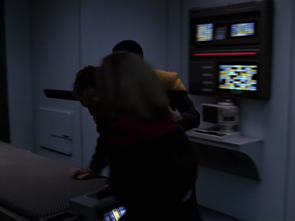 extant_StarTrek_VOY_6x25-TheHauntingOfDeckTwelve_01846.jpg