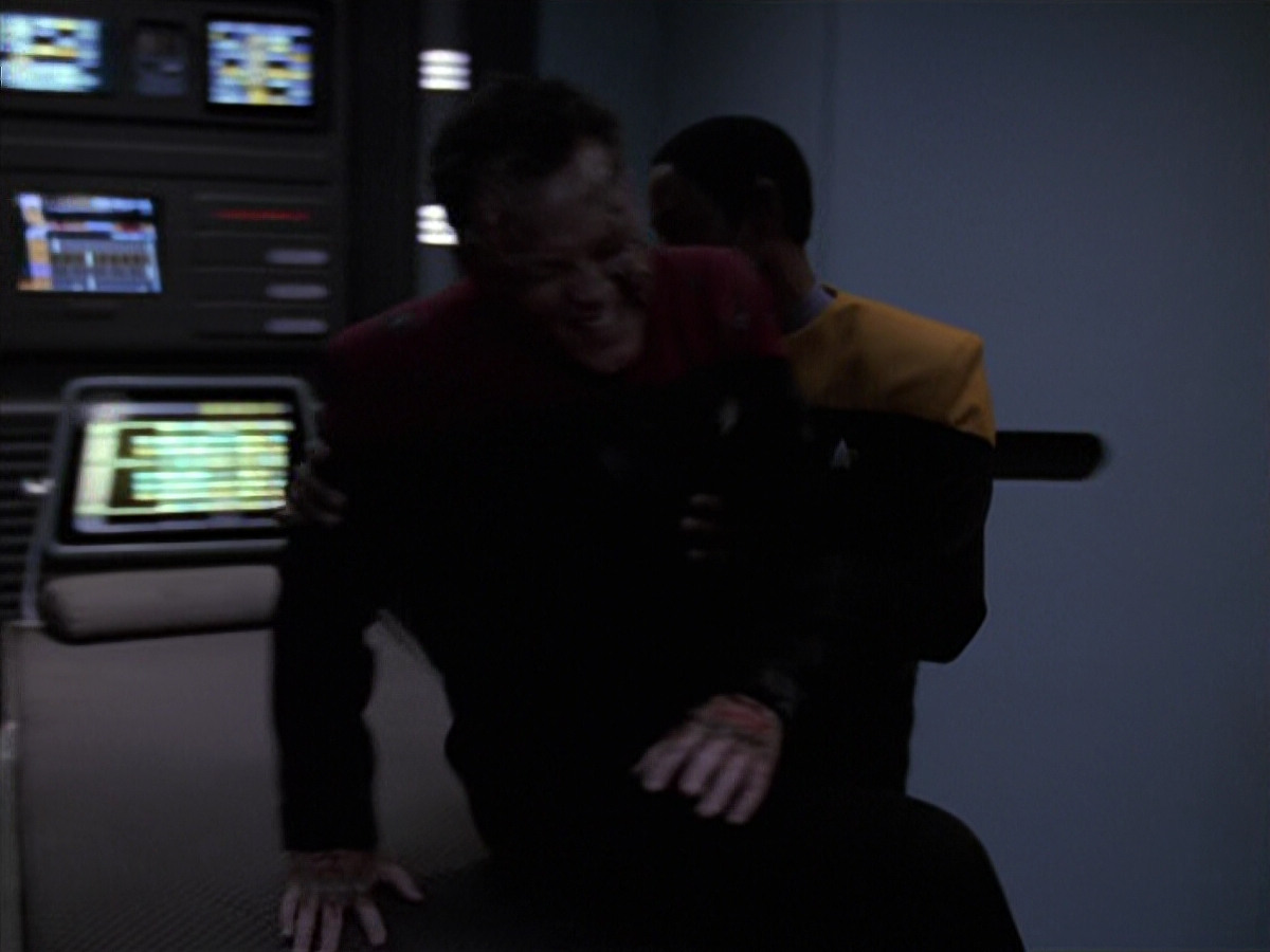 extant_StarTrek_VOY_6x25-TheHauntingOfDeckTwelve_01847.jpg