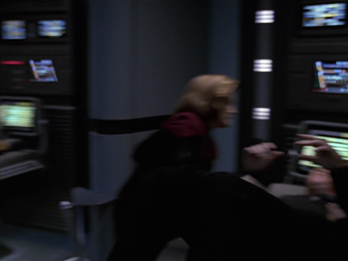 extant_StarTrek_VOY_6x25-TheHauntingOfDeckTwelve_01849.jpg
