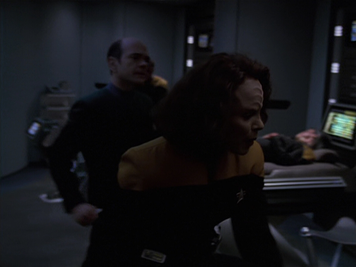 extant_StarTrek_VOY_6x25-TheHauntingOfDeckTwelve_01851.jpg