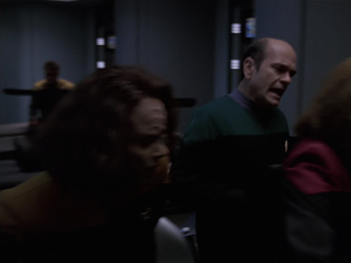 extant_StarTrek_VOY_6x25-TheHauntingOfDeckTwelve_01852.jpg