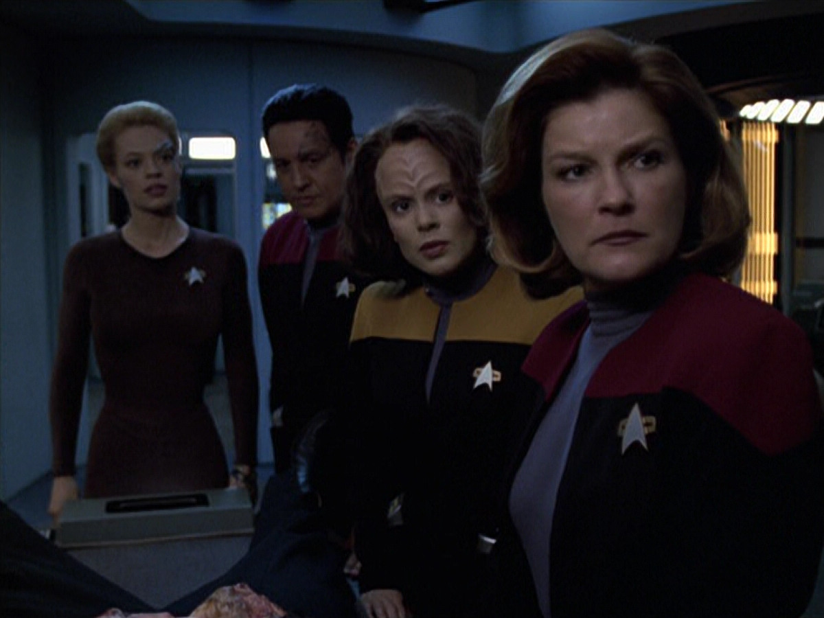 extant_StarTrek_VOY_6x25-TheHauntingOfDeckTwelve_01856.jpg