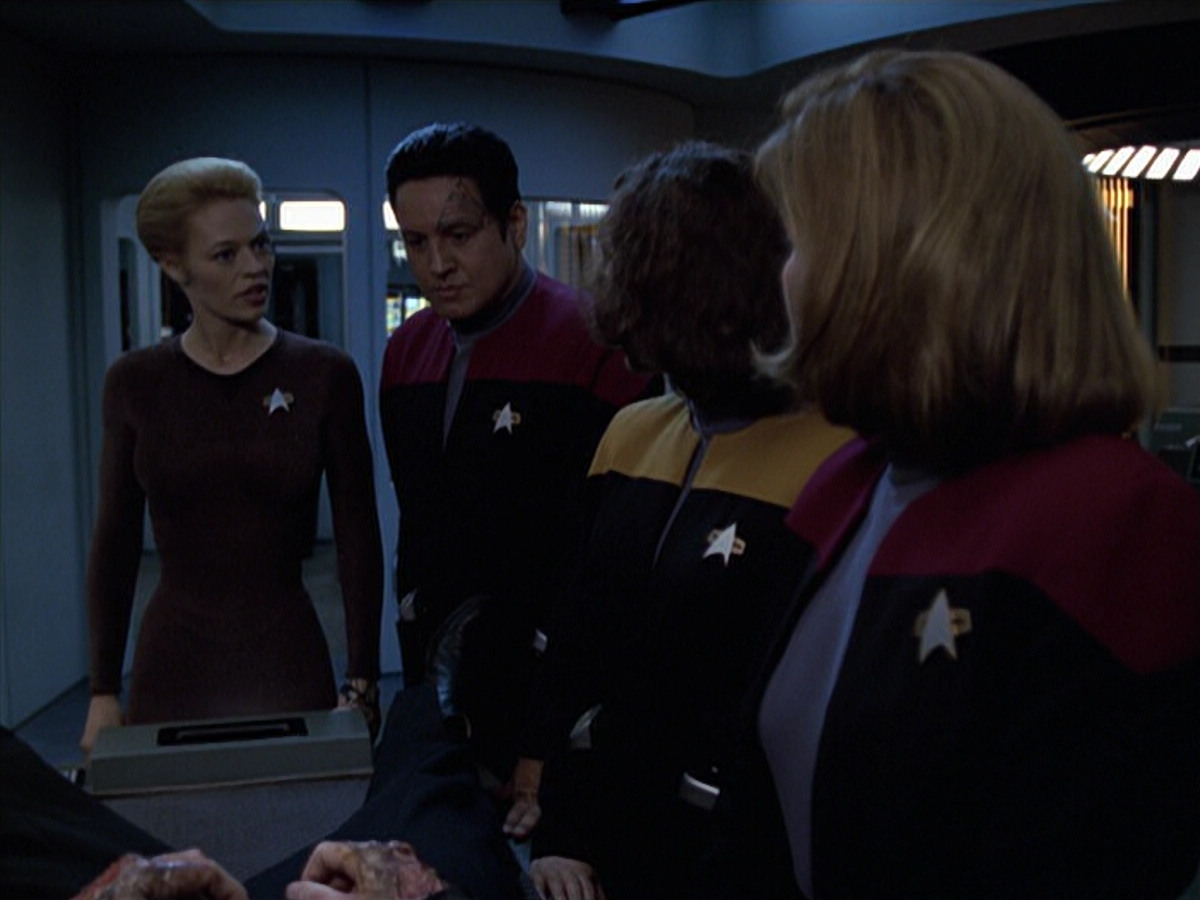 extant_StarTrek_VOY_6x25-TheHauntingOfDeckTwelve_01859.jpg