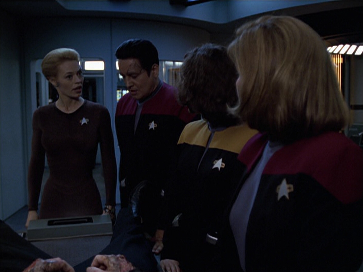 extant_StarTrek_VOY_6x25-TheHauntingOfDeckTwelve_01860.jpg