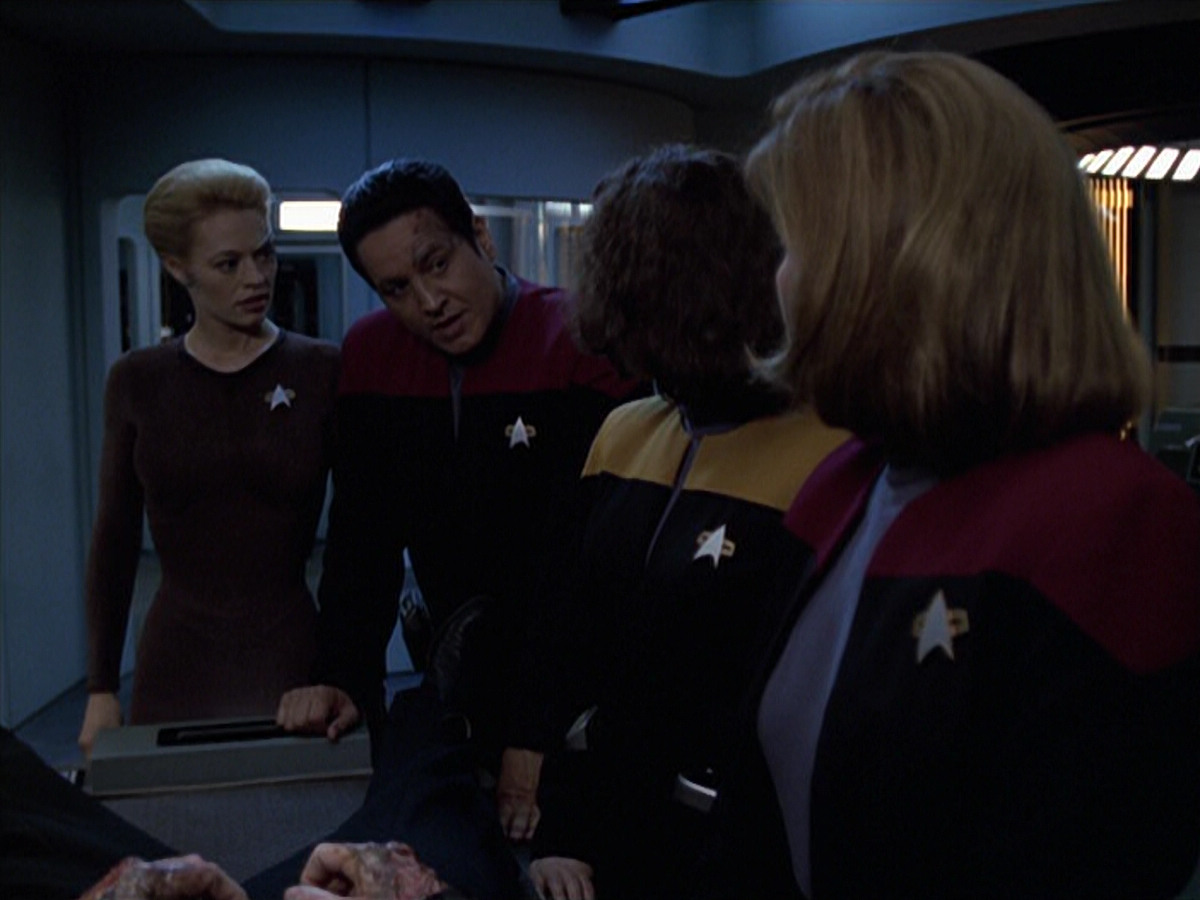extant_StarTrek_VOY_6x25-TheHauntingOfDeckTwelve_01864.jpg