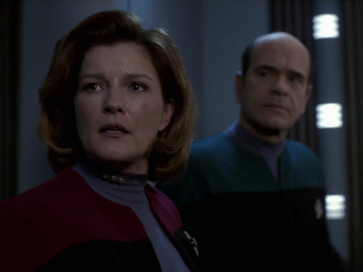 extant_StarTrek_VOY_6x25-TheHauntingOfDeckTwelve_01872.jpg