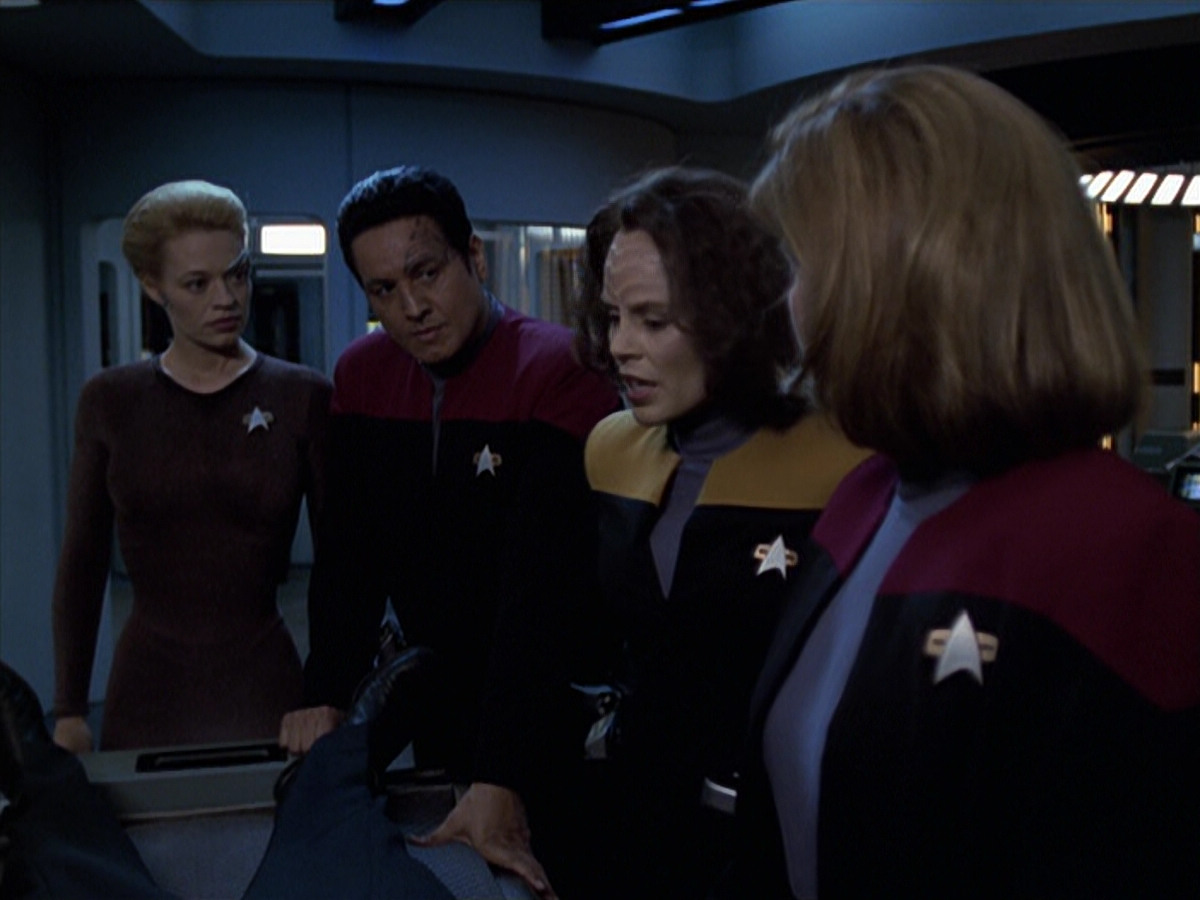 extant_StarTrek_VOY_6x25-TheHauntingOfDeckTwelve_01877.jpg