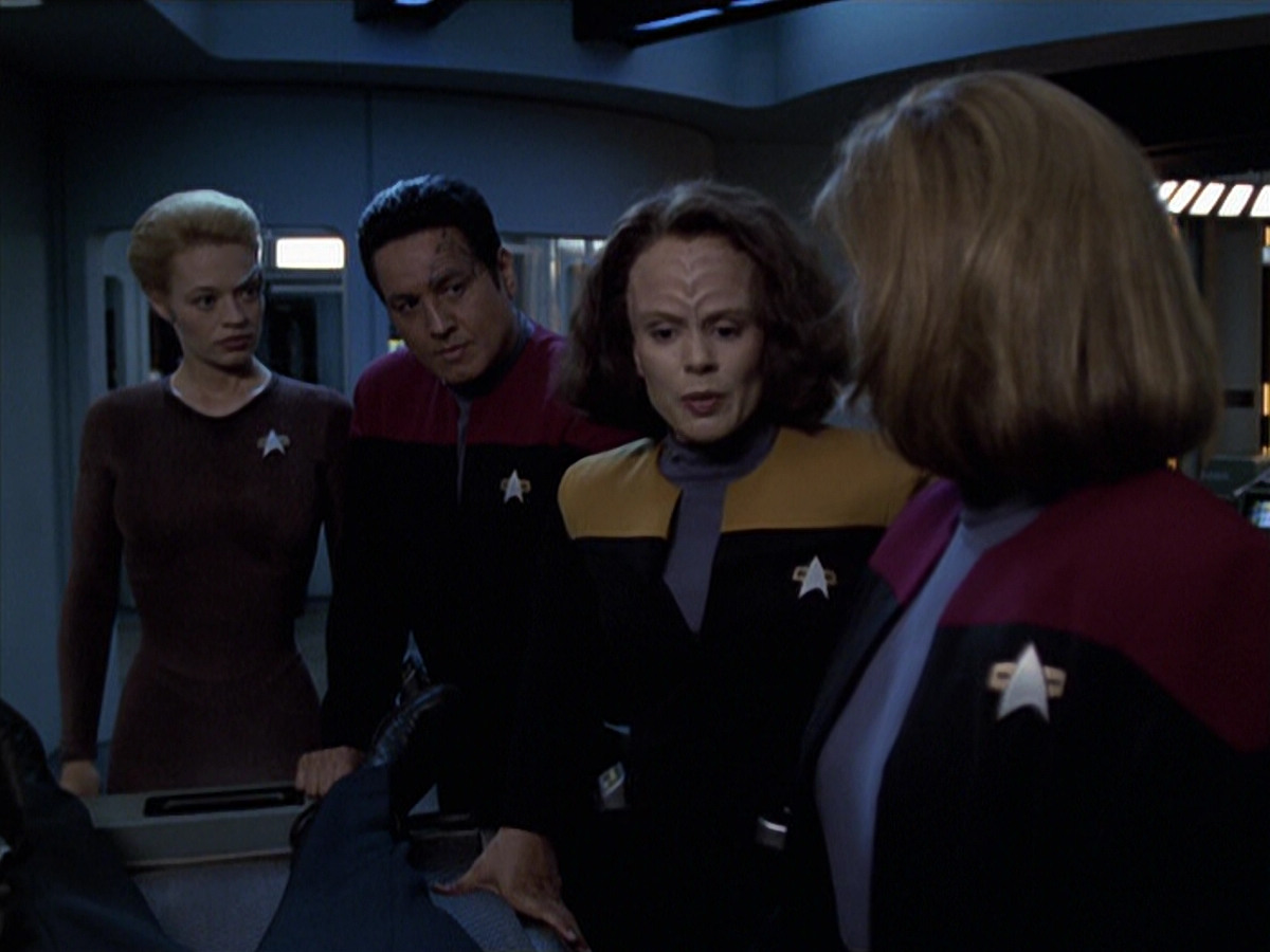 extant_StarTrek_VOY_6x25-TheHauntingOfDeckTwelve_01878.jpg