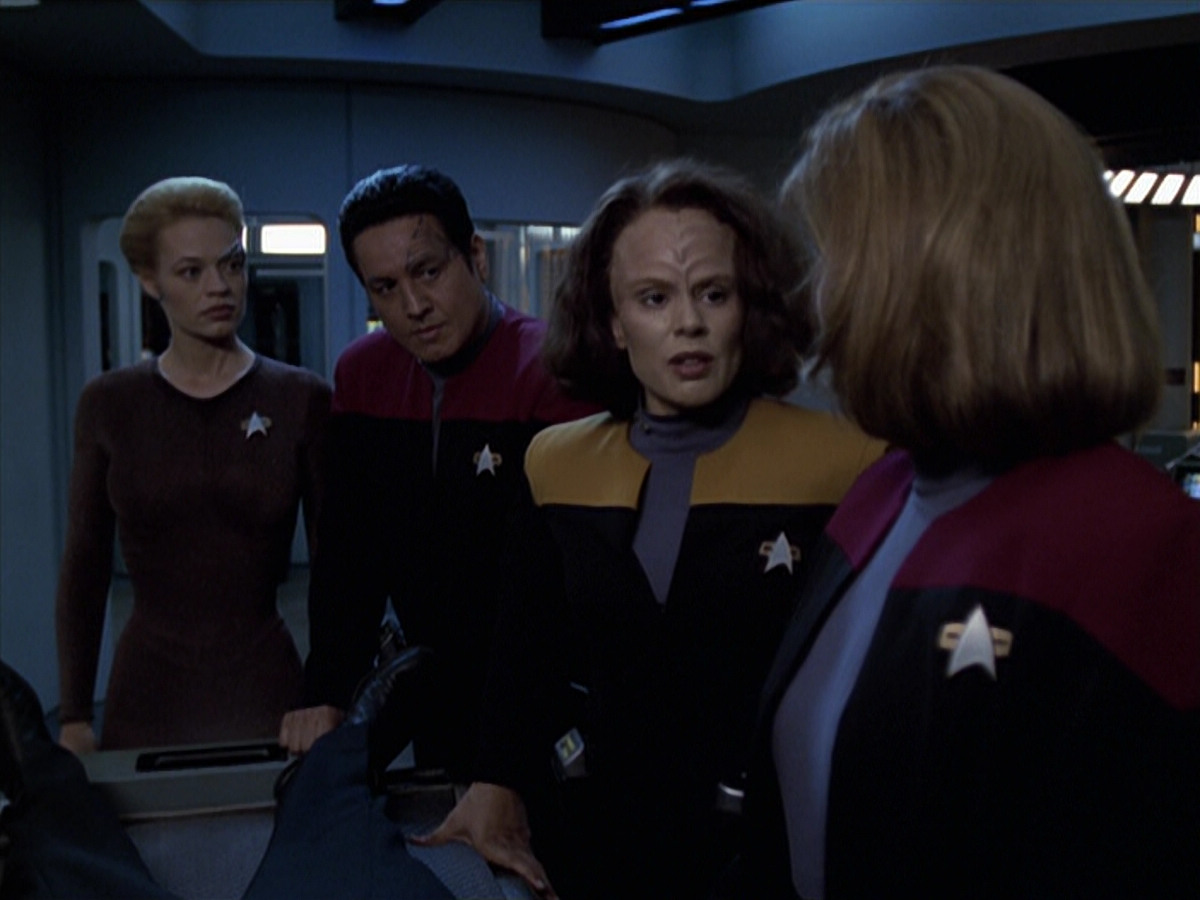 extant_StarTrek_VOY_6x25-TheHauntingOfDeckTwelve_01879.jpg