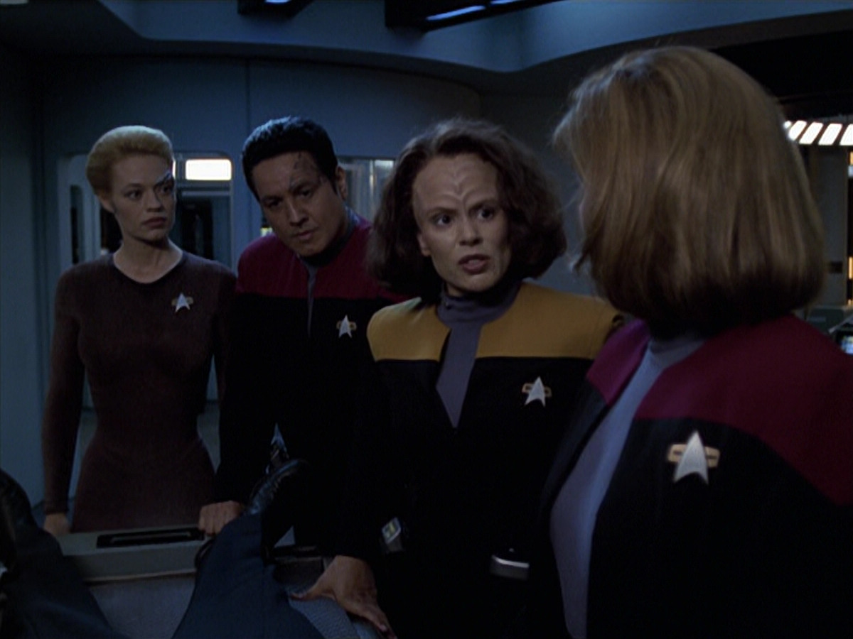 extant_StarTrek_VOY_6x25-TheHauntingOfDeckTwelve_01881.jpg
