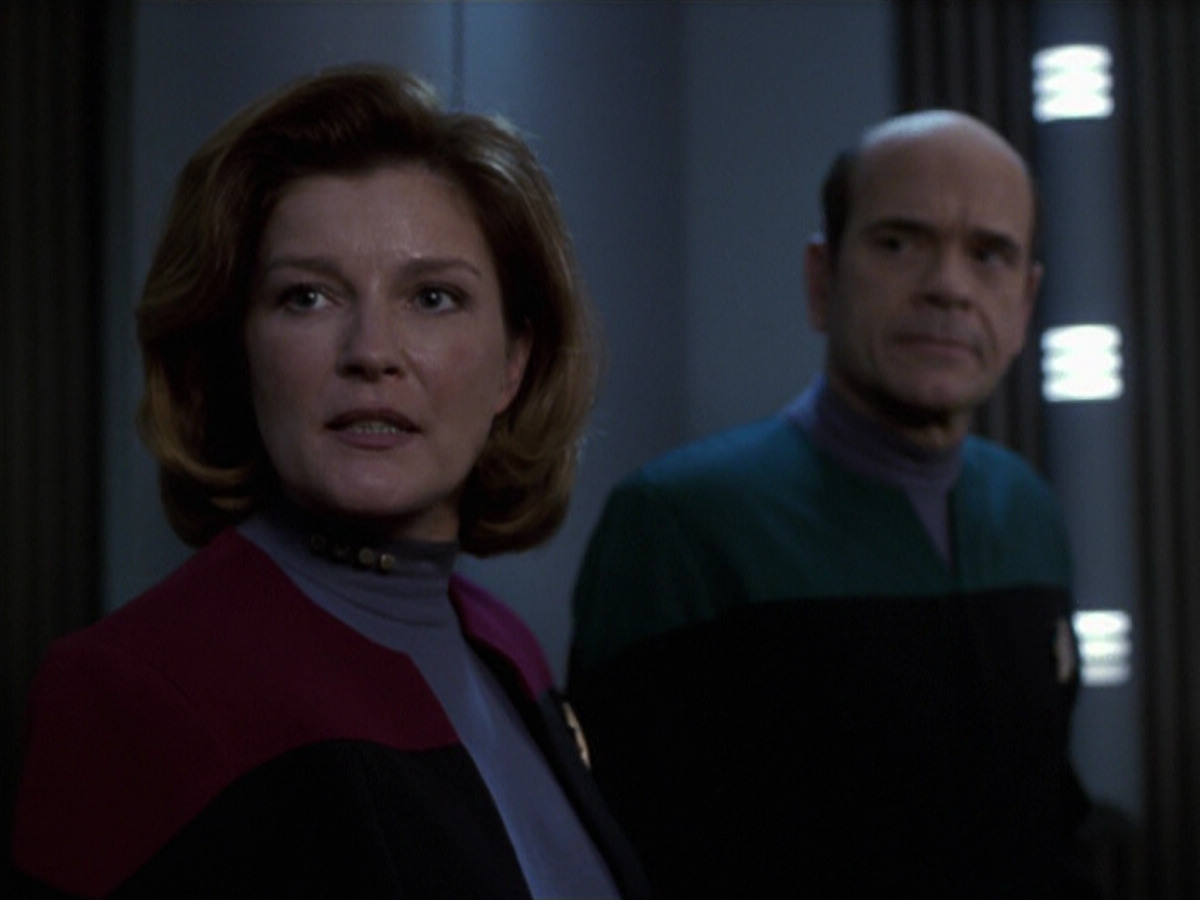 extant_StarTrek_VOY_6x25-TheHauntingOfDeckTwelve_01886.jpg