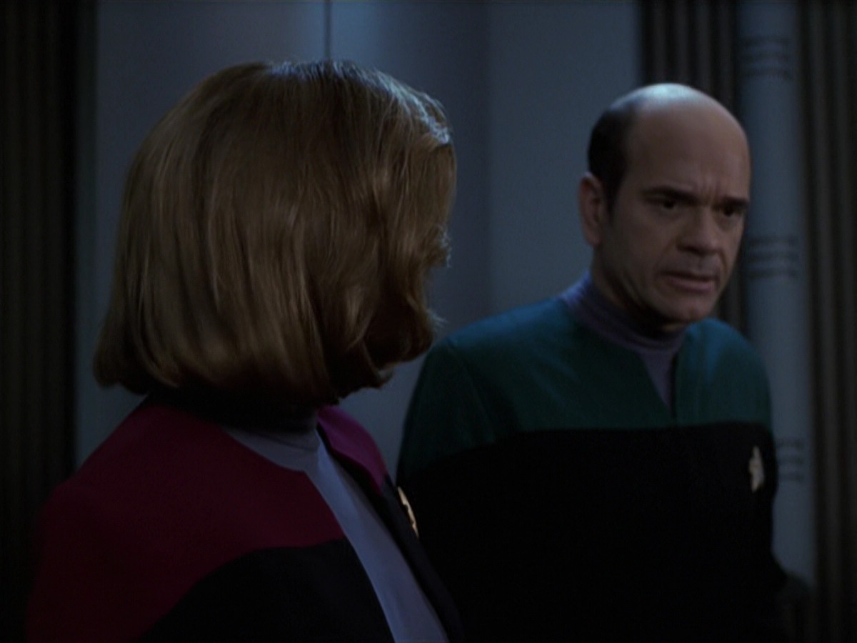 extant_StarTrek_VOY_6x25-TheHauntingOfDeckTwelve_01888.jpg