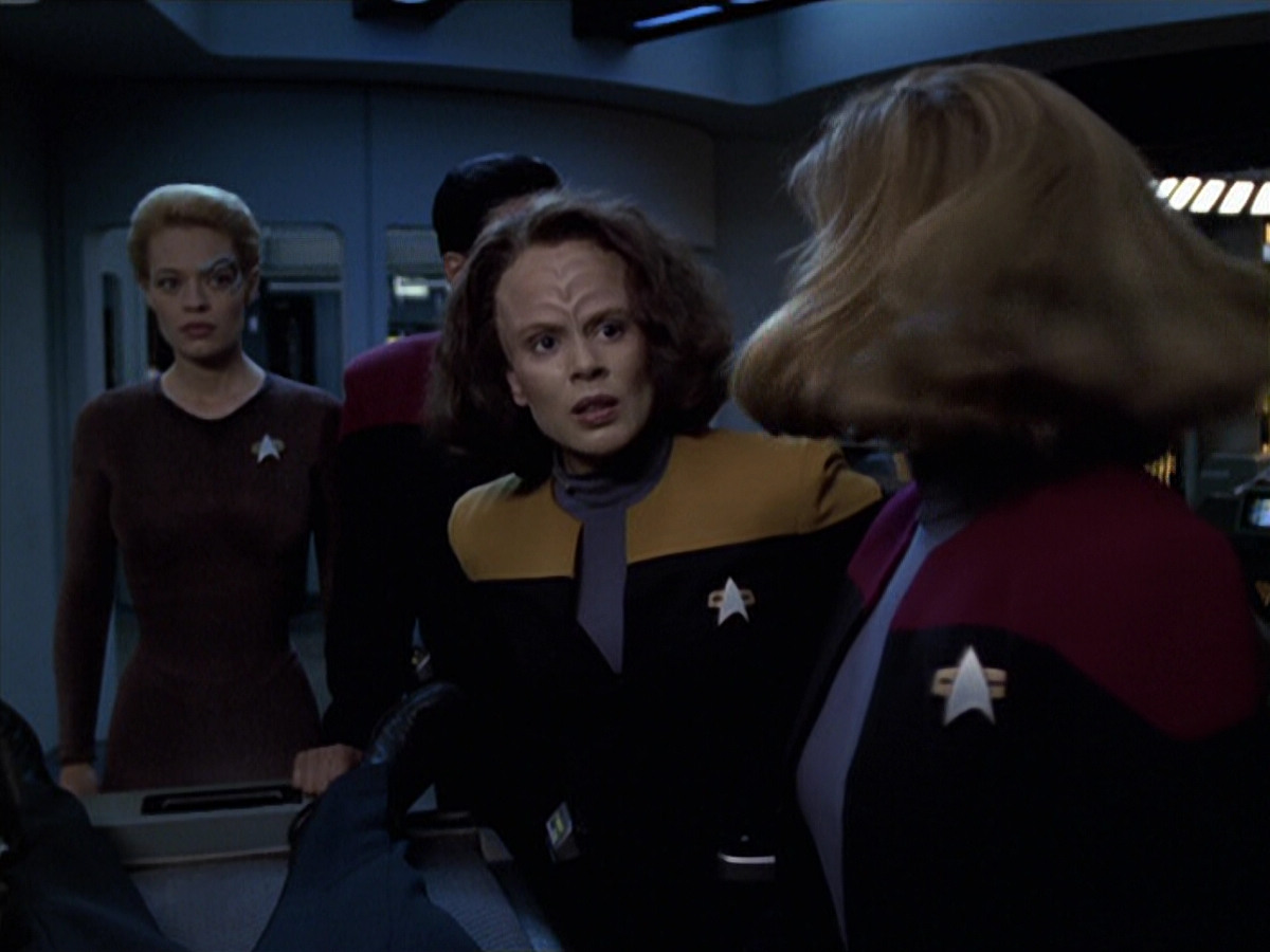 extant_StarTrek_VOY_6x25-TheHauntingOfDeckTwelve_01891.jpg