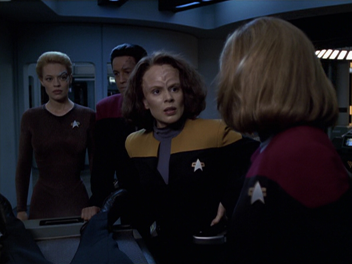 extant_StarTrek_VOY_6x25-TheHauntingOfDeckTwelve_01892.jpg