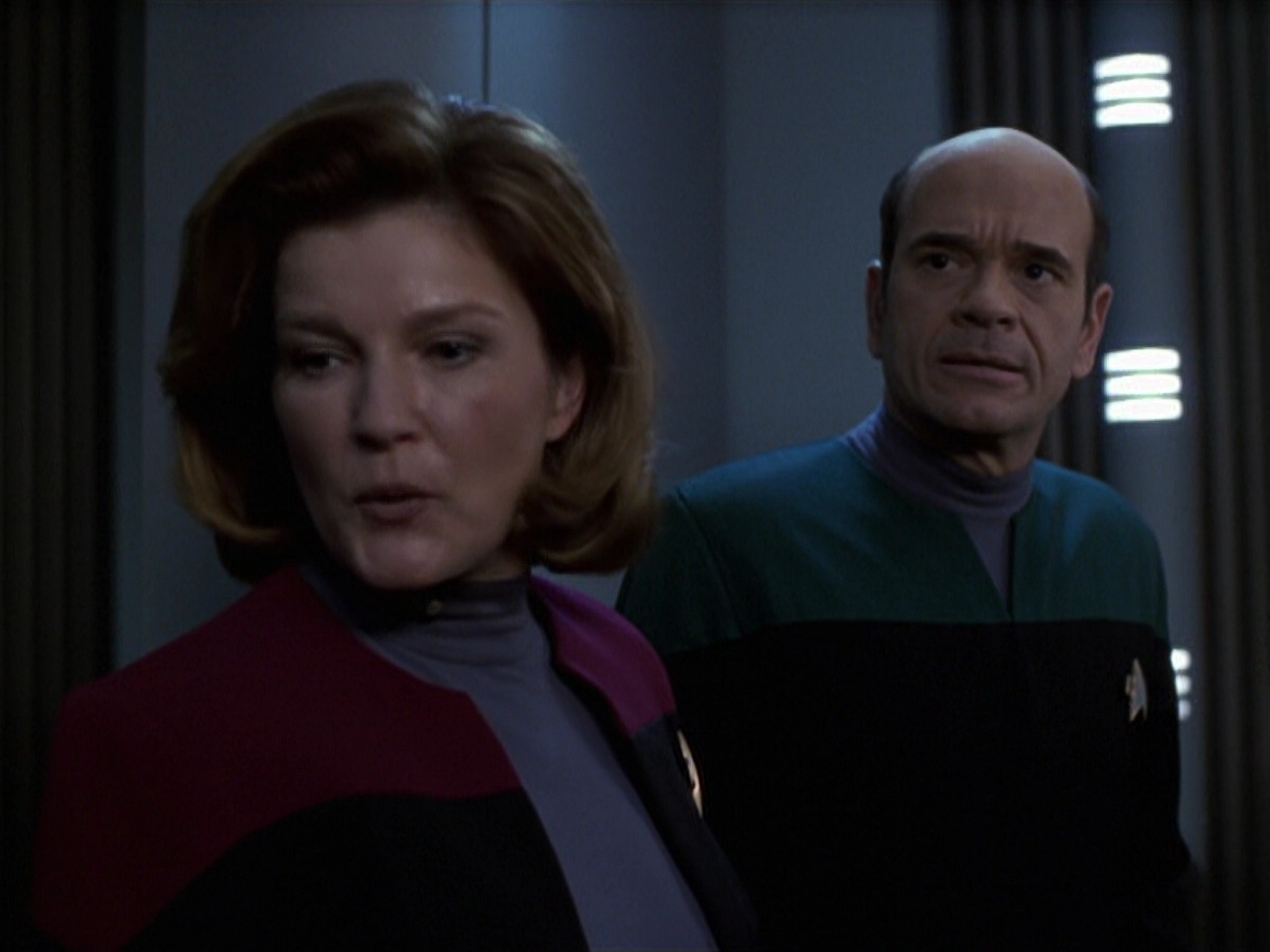 extant_StarTrek_VOY_6x25-TheHauntingOfDeckTwelve_01893.jpg
