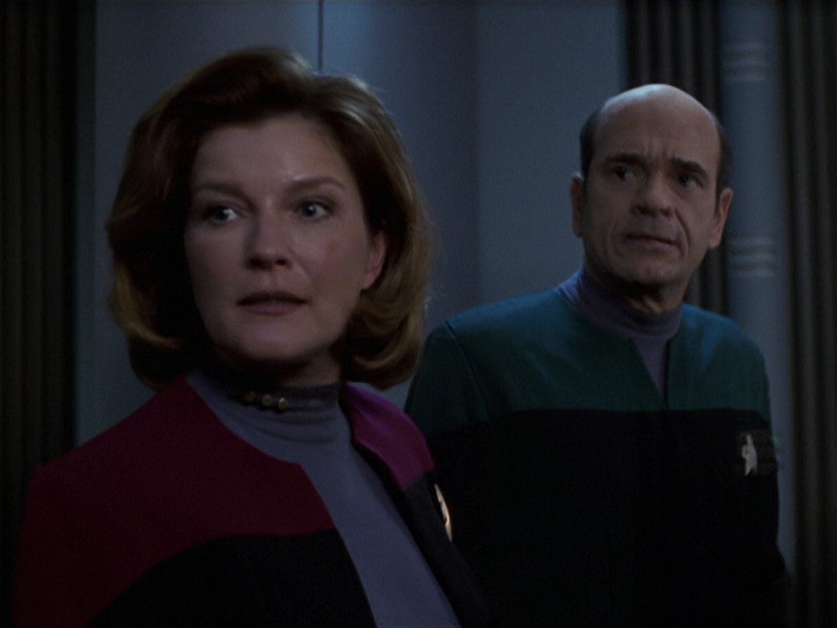extant_StarTrek_VOY_6x25-TheHauntingOfDeckTwelve_01894.jpg