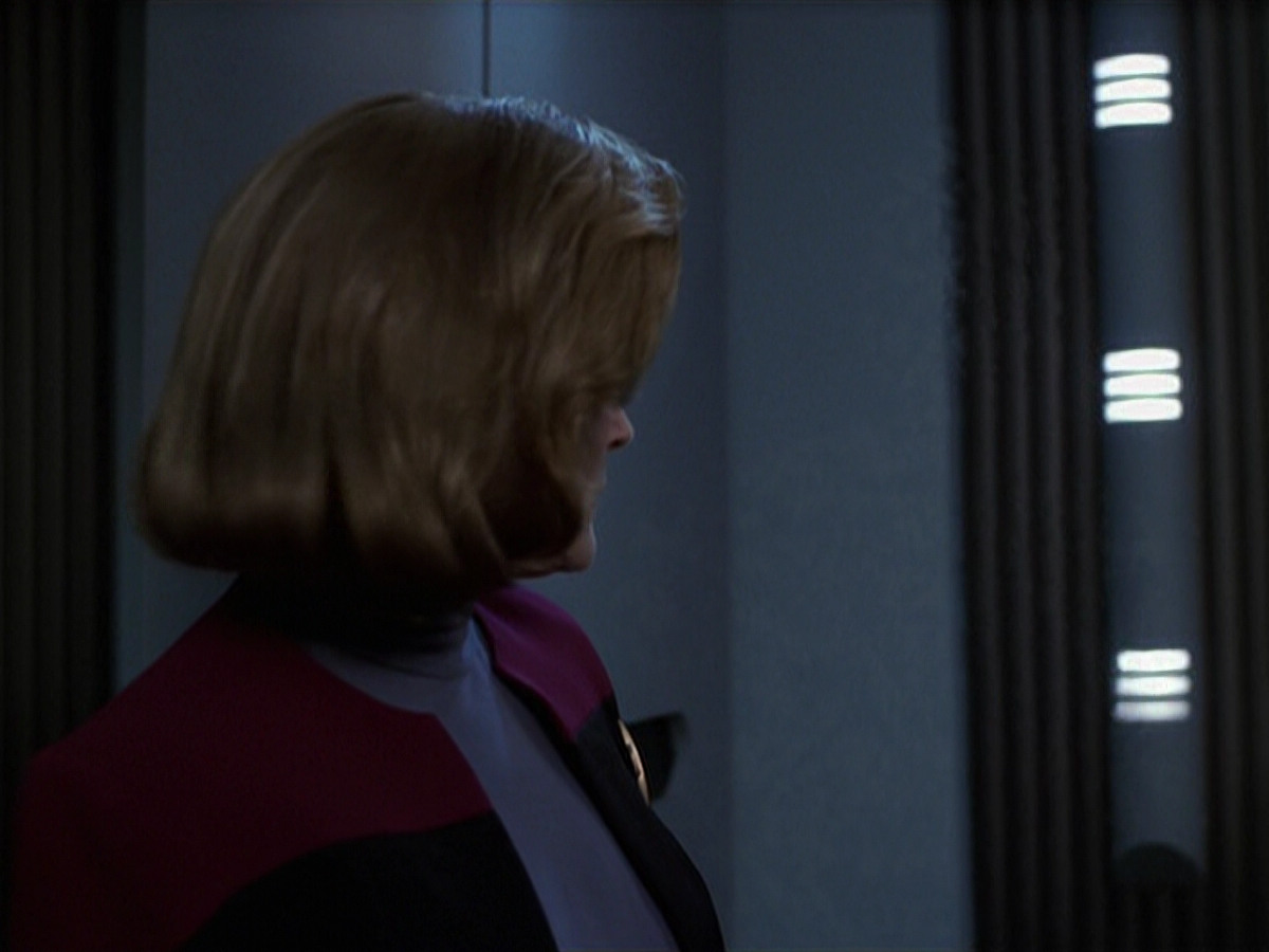 extant_StarTrek_VOY_6x25-TheHauntingOfDeckTwelve_01895.jpg
