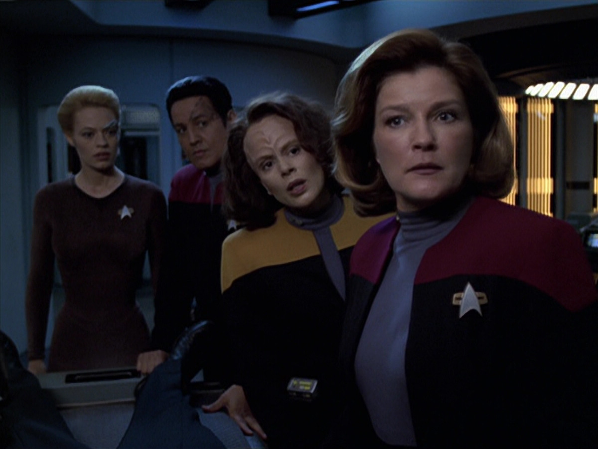 extant_StarTrek_VOY_6x25-TheHauntingOfDeckTwelve_01896.jpg