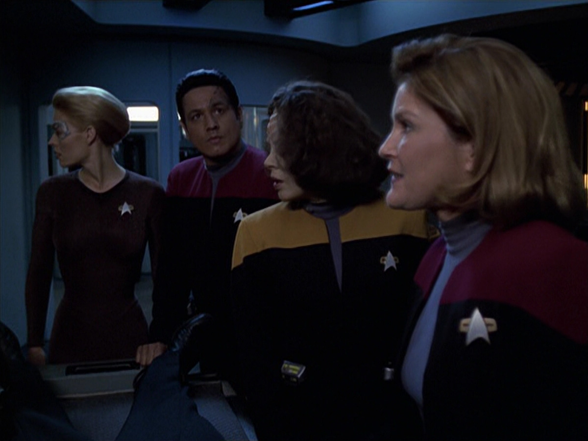 extant_StarTrek_VOY_6x25-TheHauntingOfDeckTwelve_01899.jpg
