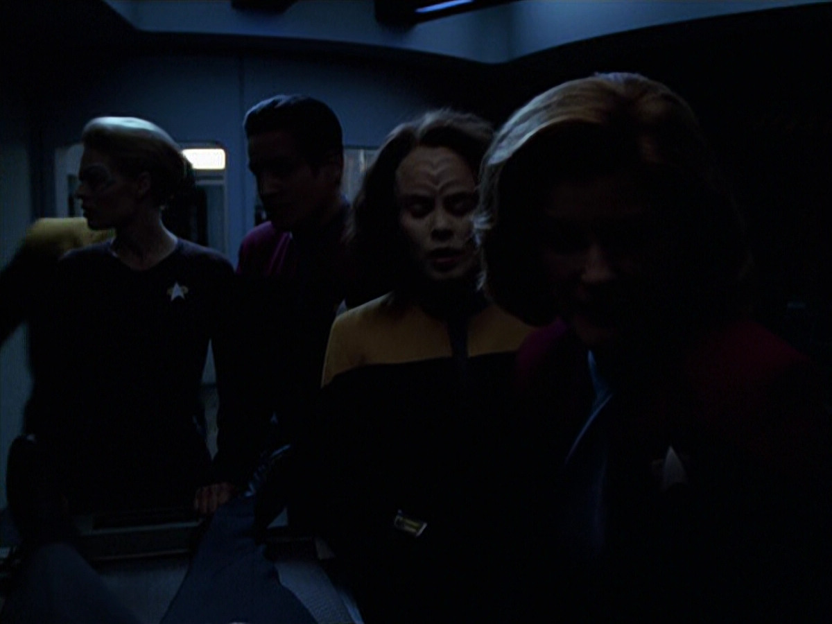 extant_StarTrek_VOY_6x25-TheHauntingOfDeckTwelve_01900.jpg