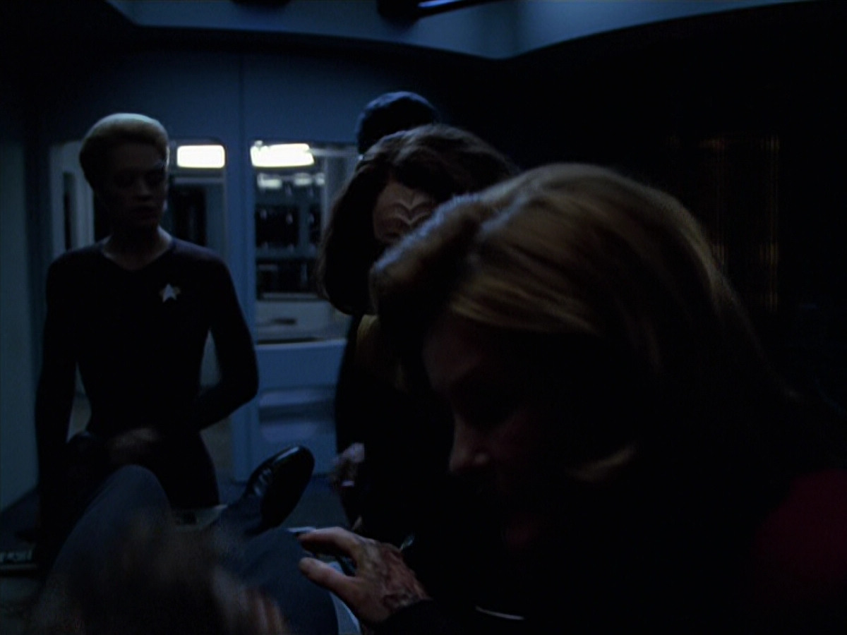 extant_StarTrek_VOY_6x25-TheHauntingOfDeckTwelve_01901.jpg