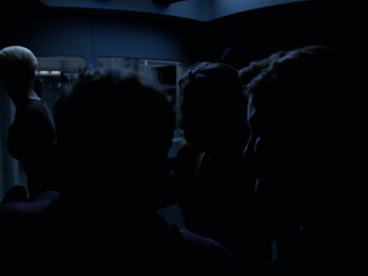 extant_StarTrek_VOY_6x25-TheHauntingOfDeckTwelve_01902.jpg
