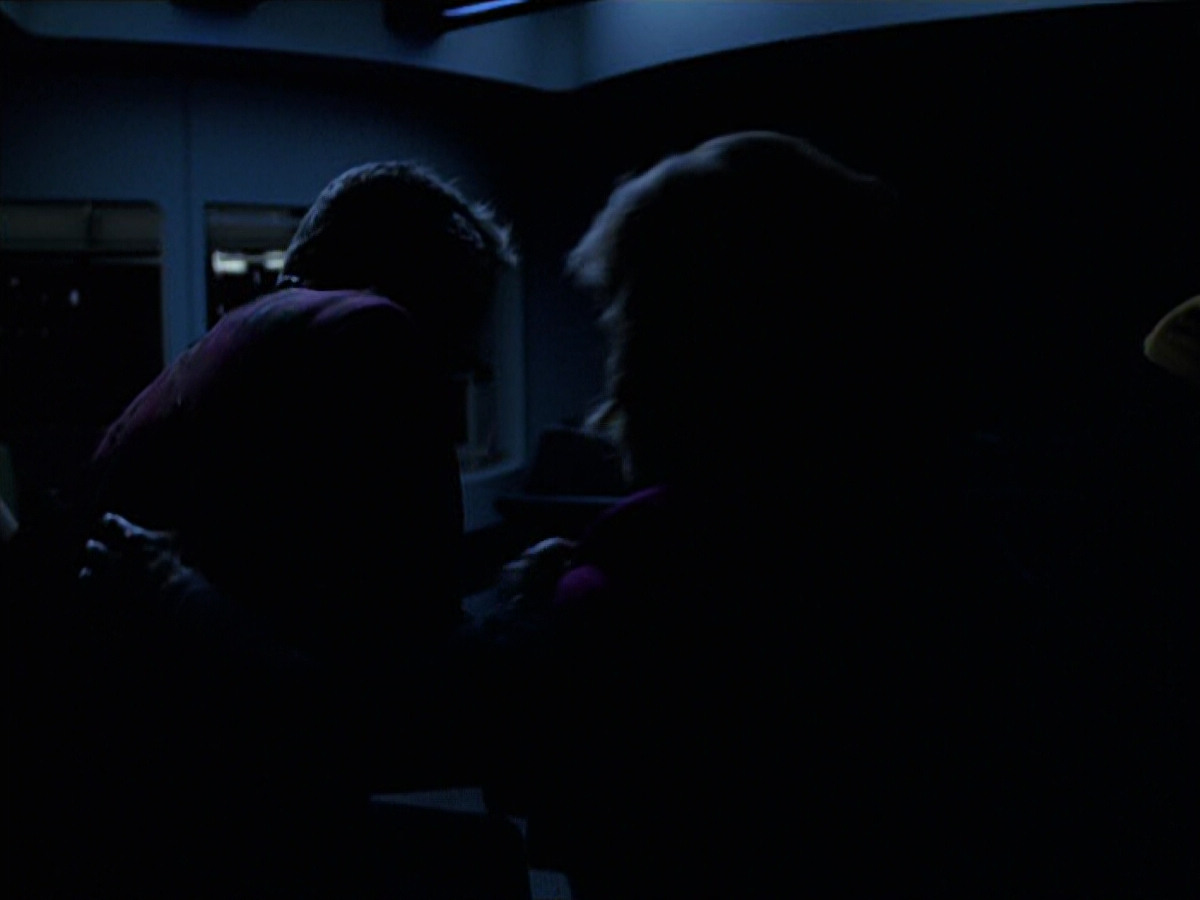 extant_StarTrek_VOY_6x25-TheHauntingOfDeckTwelve_01904.jpg