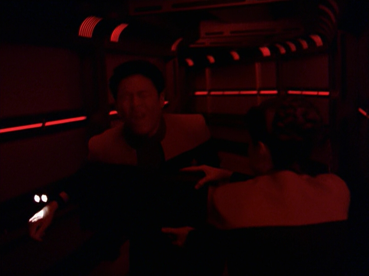 extant_StarTrek_VOY_6x25-TheHauntingOfDeckTwelve_01938.jpg