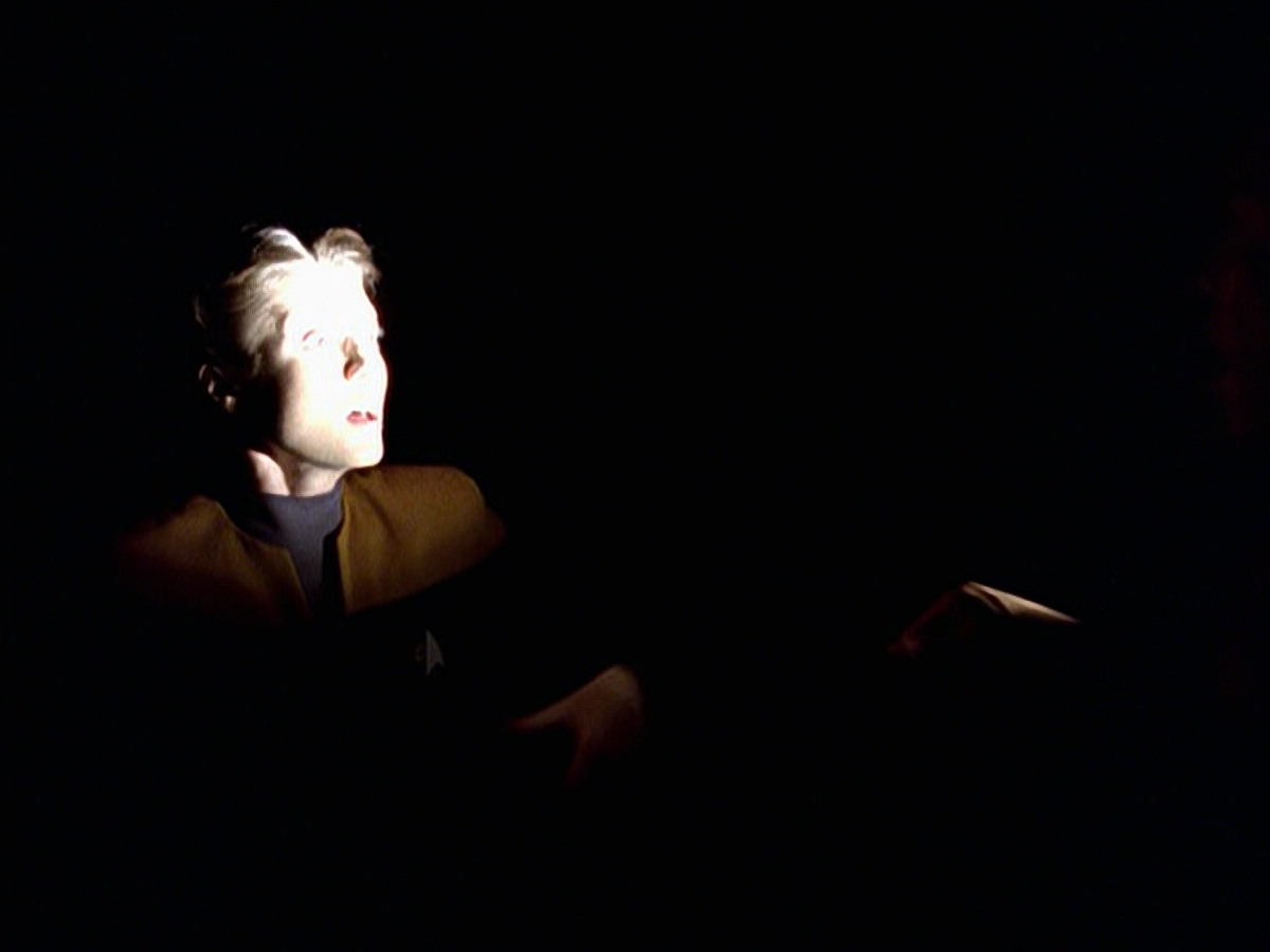 extant_StarTrek_VOY_6x25-TheHauntingOfDeckTwelve_01940.jpg