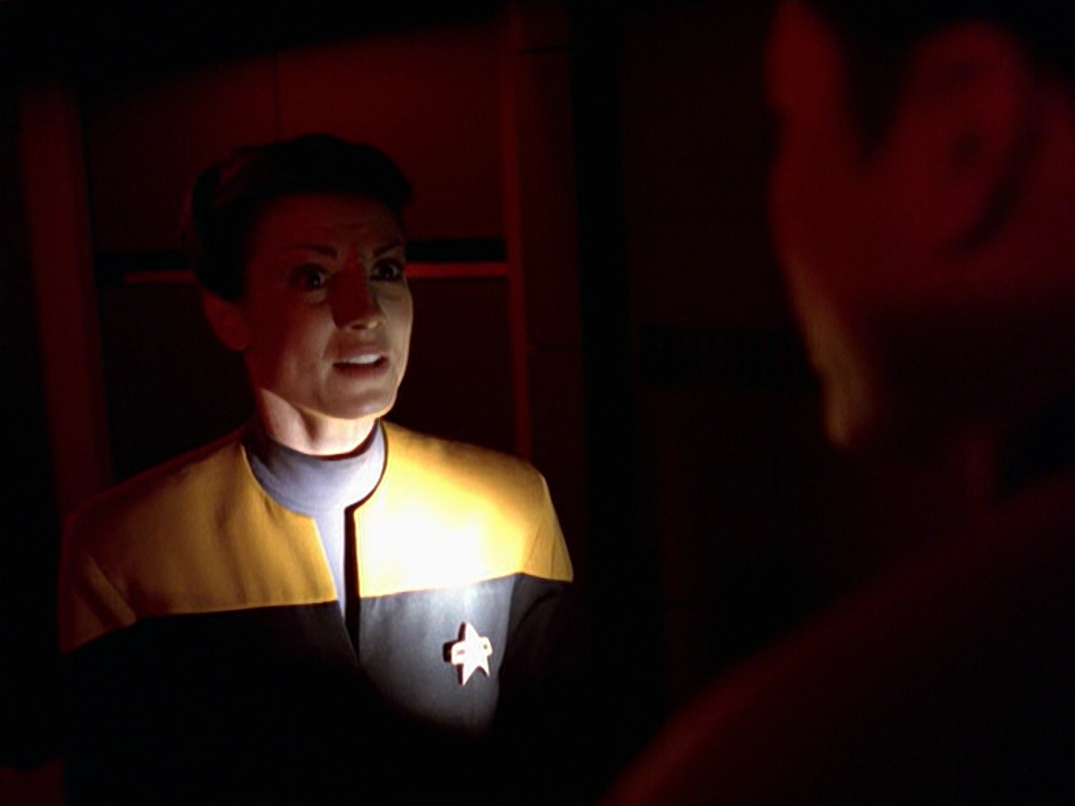 extant_StarTrek_VOY_6x25-TheHauntingOfDeckTwelve_01955.jpg