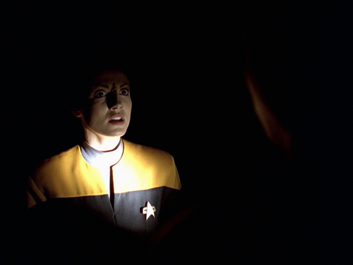 extant_StarTrek_VOY_6x25-TheHauntingOfDeckTwelve_01965.jpg