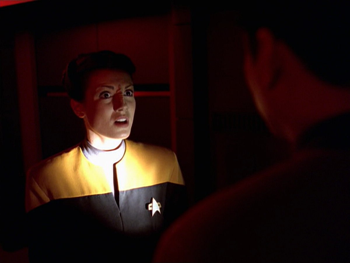 extant_StarTrek_VOY_6x25-TheHauntingOfDeckTwelve_01987.jpg