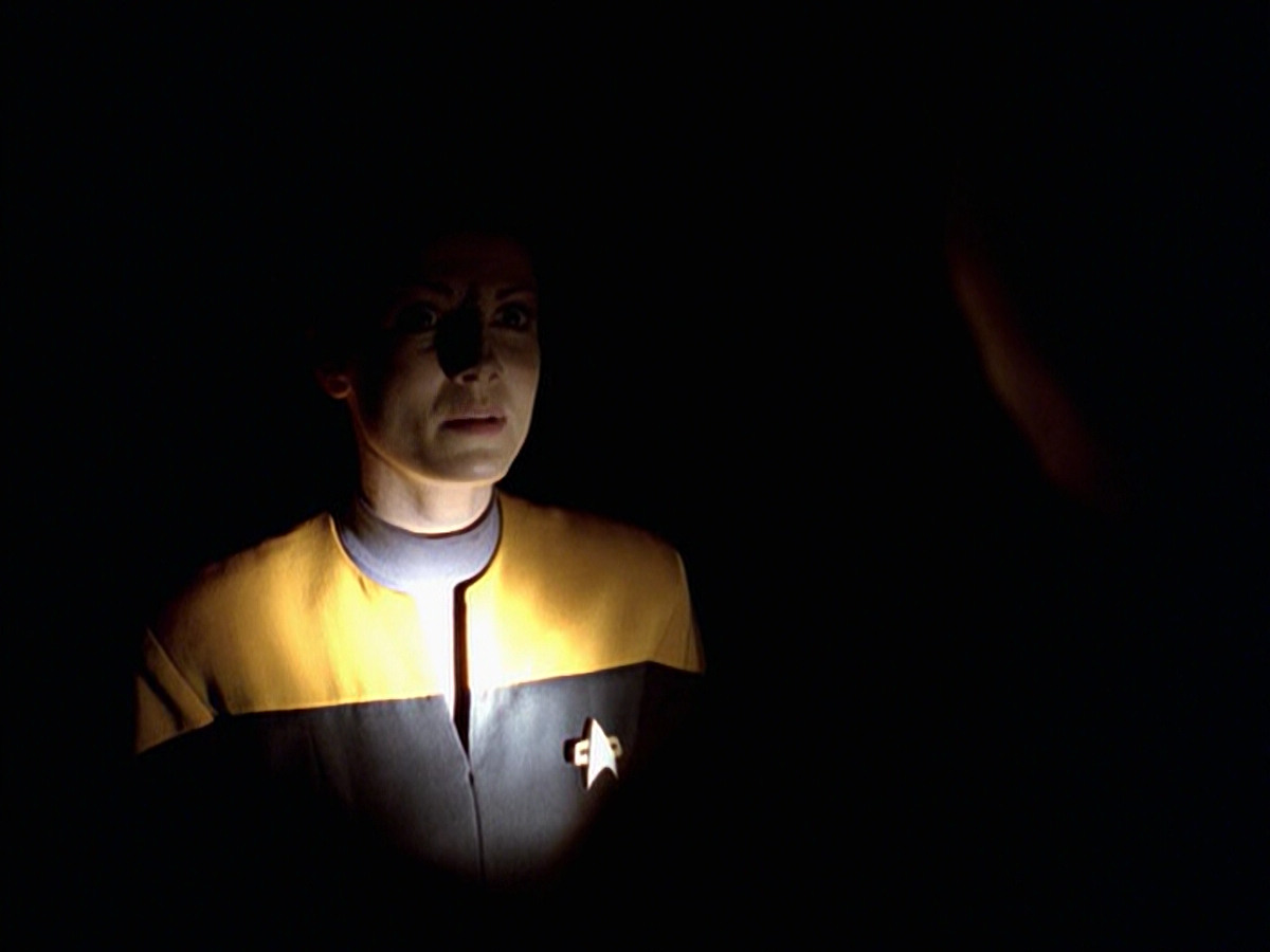 extant_StarTrek_VOY_6x25-TheHauntingOfDeckTwelve_01996.jpg