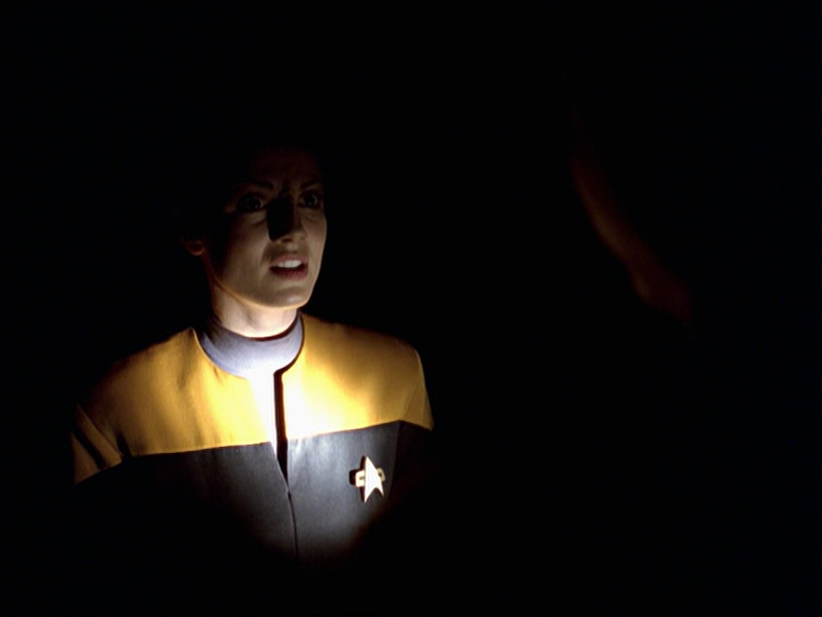 extant_StarTrek_VOY_6x25-TheHauntingOfDeckTwelve_01999.jpg