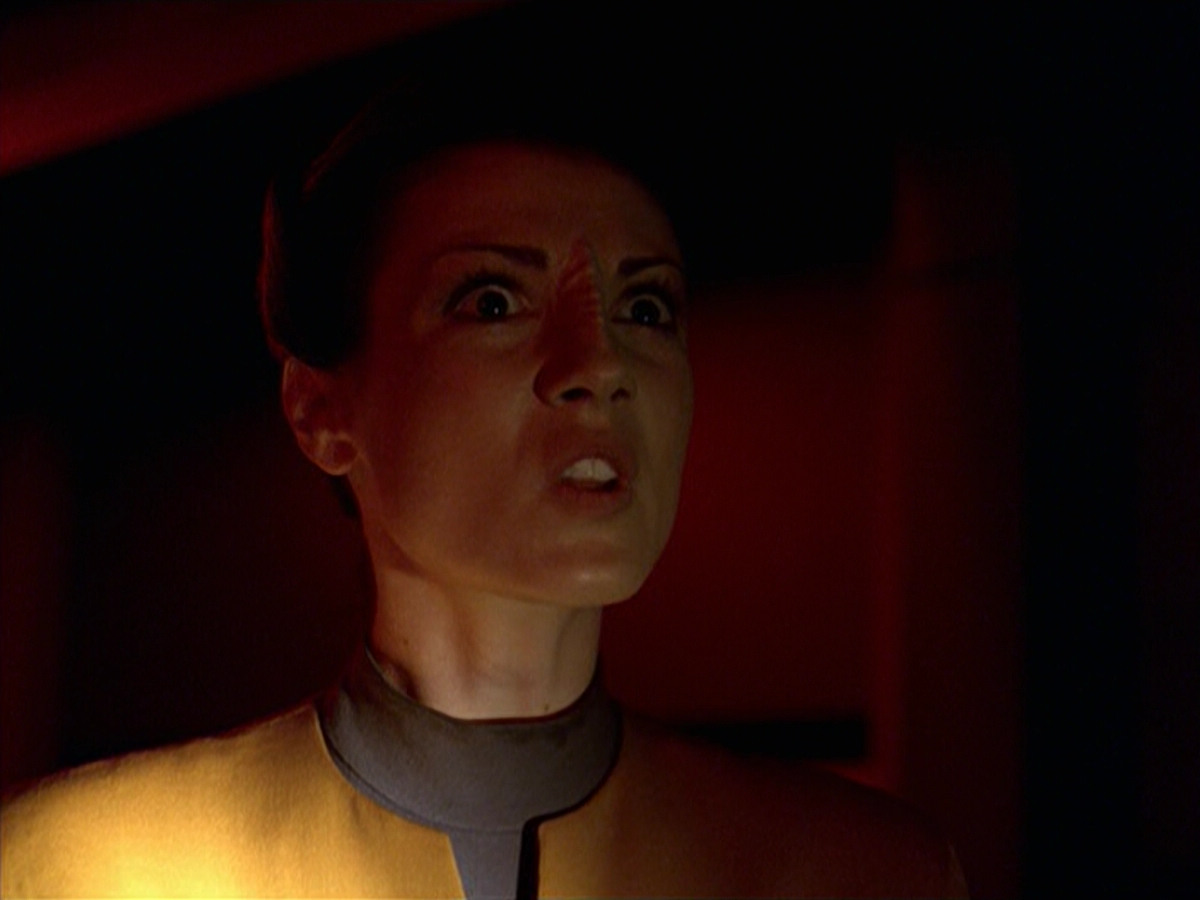 extant_StarTrek_VOY_6x25-TheHauntingOfDeckTwelve_02031.jpg