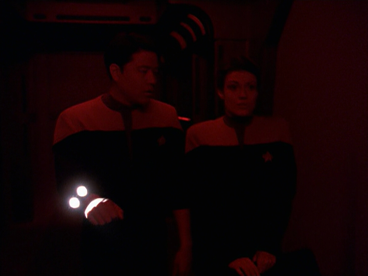 extant_StarTrek_VOY_6x25-TheHauntingOfDeckTwelve_02057.jpg