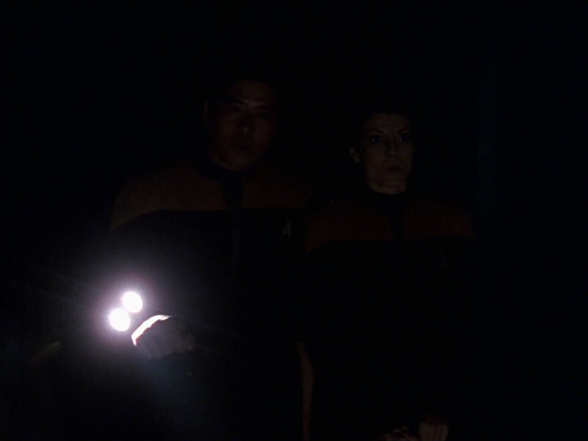 extant_StarTrek_VOY_6x25-TheHauntingOfDeckTwelve_02058.jpg