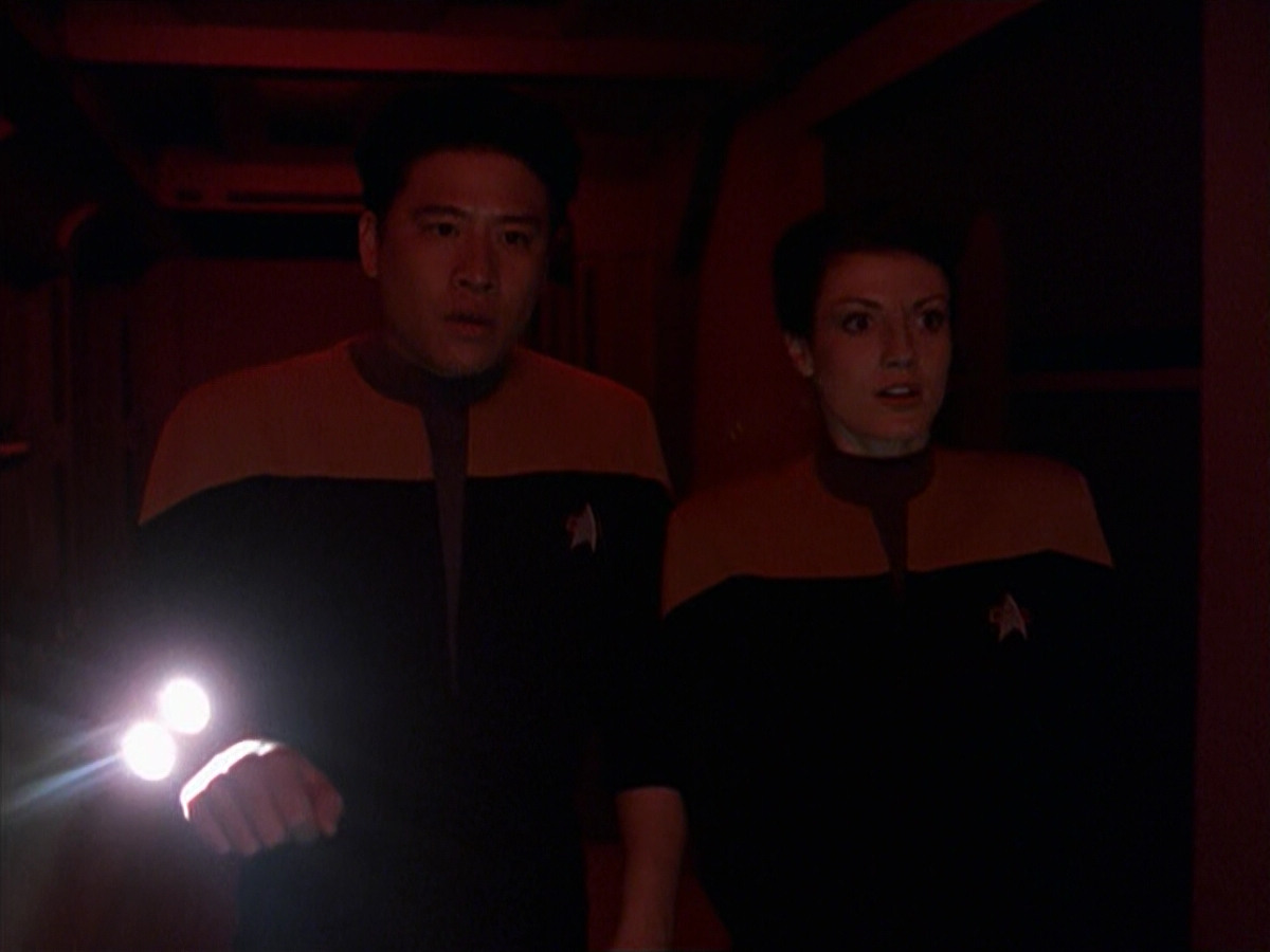 extant_StarTrek_VOY_6x25-TheHauntingOfDeckTwelve_02060.jpg