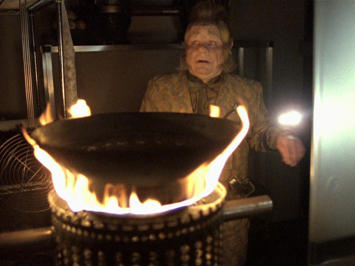 extant_StarTrek_VOY_6x25-TheHauntingOfDeckTwelve_02076.jpg