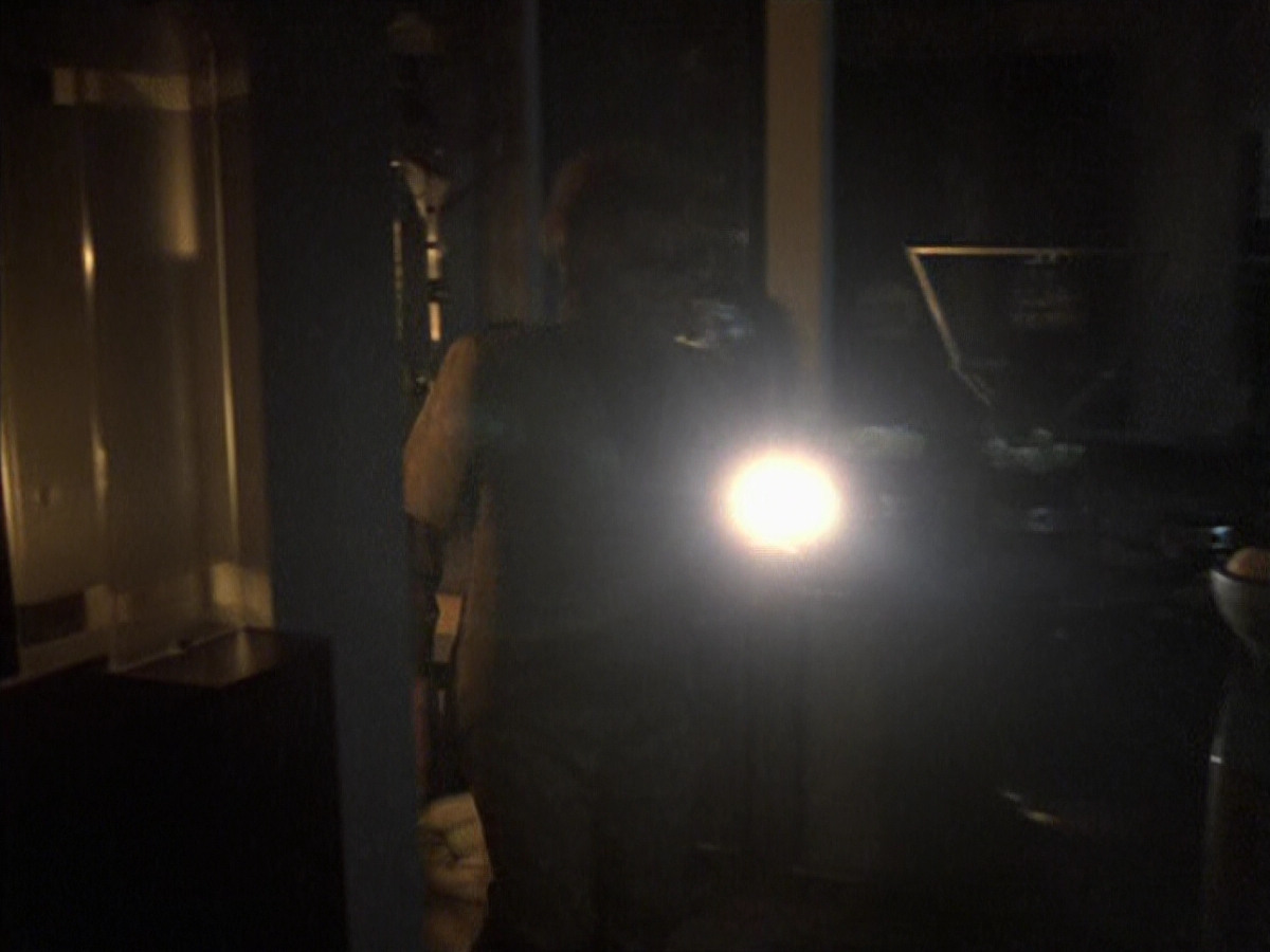 extant_StarTrek_VOY_6x25-TheHauntingOfDeckTwelve_02087.jpg