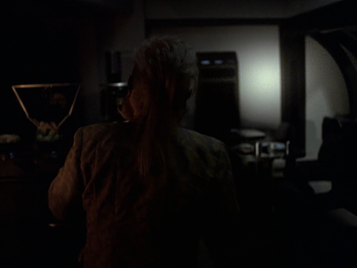 extant_StarTrek_VOY_6x25-TheHauntingOfDeckTwelve_02094.jpg