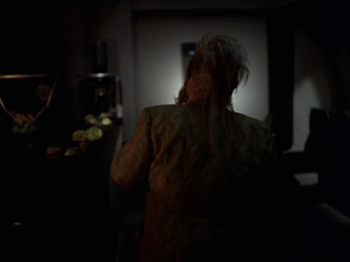 extant_StarTrek_VOY_6x25-TheHauntingOfDeckTwelve_02095.jpg