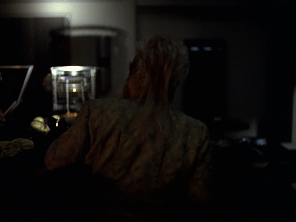extant_StarTrek_VOY_6x25-TheHauntingOfDeckTwelve_02097.jpg