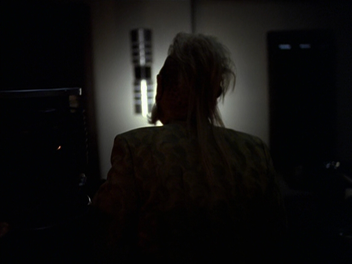 extant_StarTrek_VOY_6x25-TheHauntingOfDeckTwelve_02101.jpg