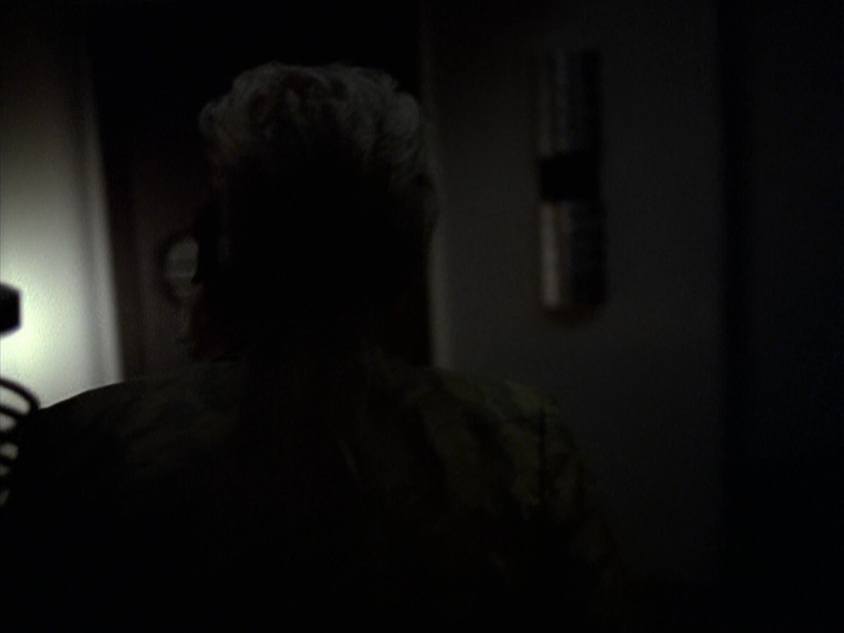 extant_StarTrek_VOY_6x25-TheHauntingOfDeckTwelve_02103.jpg